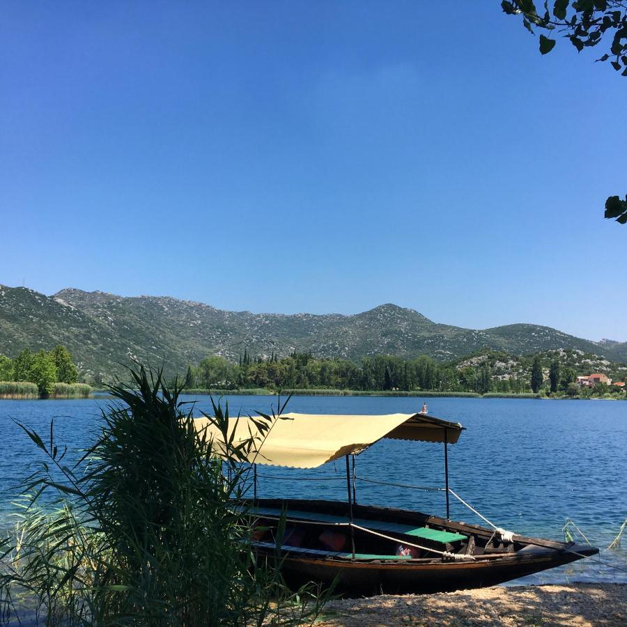 Villakamena Drvenik  Bagian luar foto
