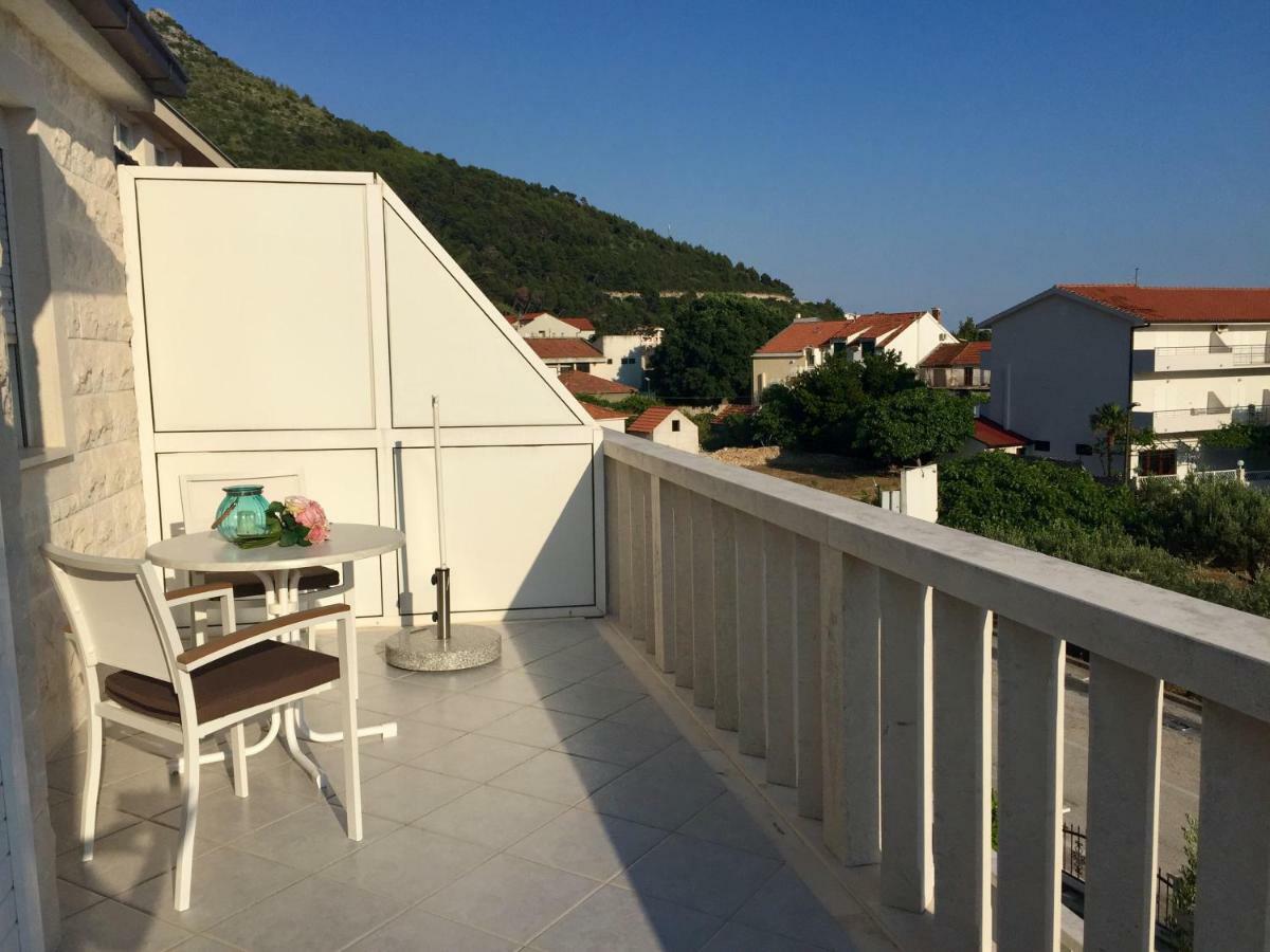 Villakamena Drvenik  Bagian luar foto